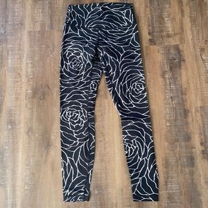 Lululemon wunder under tight size 6 luxtreme